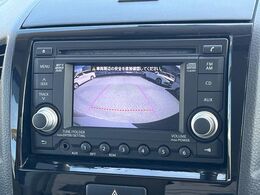 【バックカメラ】駐車時に後方がリアルタイム映像で確認できます。大型商業施設や立体駐車場での駐車時や、夜間のバック時に大活躍！運転スキルに関わらず、今や必須となった装備のひとつです！