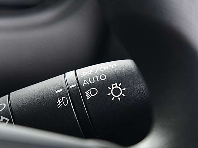 オートライトはトンネルの続く道路等でも便利です。