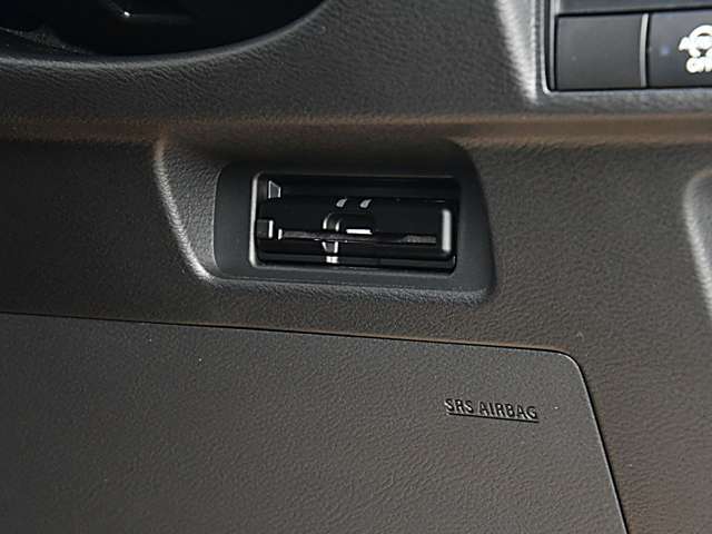 ビルトインETCが付いています。高速道路をスムーズに通れますし、割引も有ったりします。