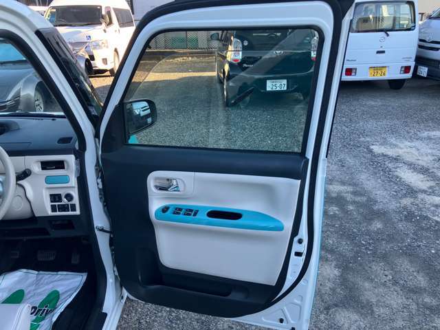 安心して中古車をお買い求めいただける様、当社は第三者機関のプロの鑑定士による、内外装、機関クオリティのチェックを受けることが出来る加盟店です。