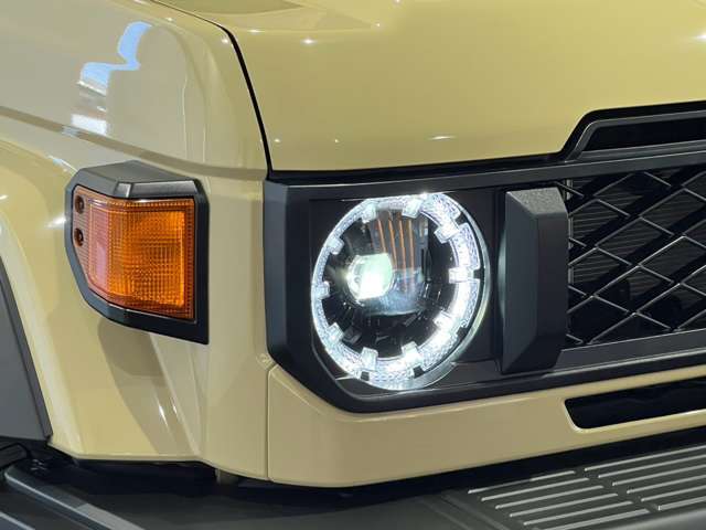 【Bi-Beam　LEDヘッドランプ＋LEDクリアランスランプ】1灯の光源でロービームとハイビームが切り替えできるBi-BeamLEDを採用しています。先進的です！岐阜県可児市下恵土字広瀬5864-1