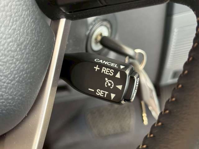 クルーズコントロール付きですので、先行車の加減速に合わせて車速をコントロール可能です！車間距離も一定に保てるので安心してお使いいただけます！上質なお車を！世界に一つのお車をご用意させて頂きます
