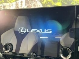 【純正ナビ】人気の純正ナビを装備しております。ナビの使いやすさはもちろん、オーディオ機能も充実！キャンプや旅行はもちろん、通勤や買い物など普段のドライブも楽しくなるはず♪