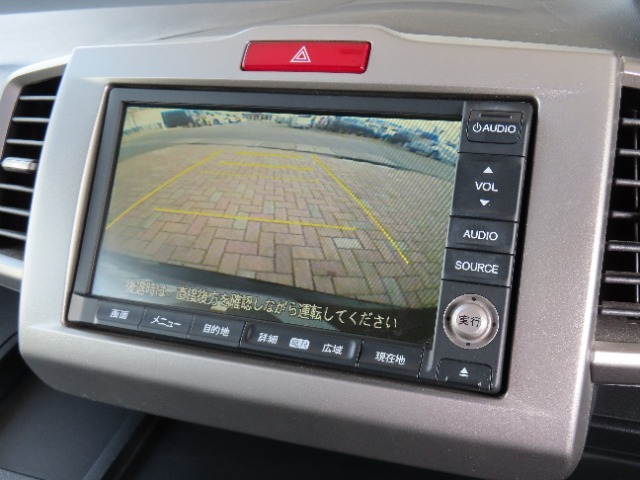 バックカメラ付きで運転が苦手な方も車庫入れが安心です！狭いところでの駐停車もお車を傷つけず安心です！