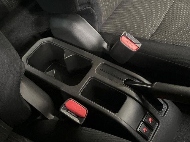 【シートヒーター】寒い日に重宝するシートヒーター！エアコンより早く温まってくれるので寒がりの人も安心ですね♪エアコンの温風は乾燥するから苦手、という方にもをおすすめです。