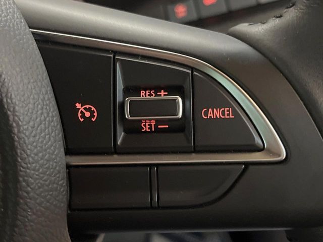 【クルーズコントロール】高速道路もラクラク走行。アクセルを離しても一定速度で走行ができ、長距離運転時の負担を軽減！加速・減速も簡単なスイッチ操作で調整できます。
