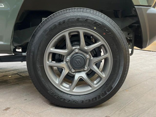 【純正16インチアルミホイール】外観にマッチした純正アルミホイールを装着しております。各種社外アルミホイールや、スタッドレスタイヤも取扱いしております。是非ご相談ください♪