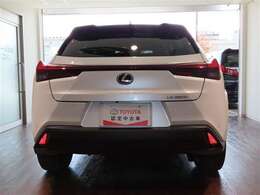 但し当店では販売だけでなく、ご購入後のアフターサービスもご提供となりますので、店頭商談並びに店頭納車可能なお客様への販売とさせていただいています。ご了承下さい。