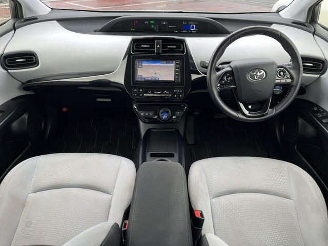 納車前の整備は車検整備以上の安心点検を行っております！資格を持った整備士がしっかりまごころ込めて整備いたします！安心してカーライフをお楽しみください♪