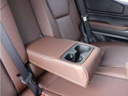 2列目ドリンクホルダー！