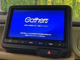 【純正ナビ】人気の純正ナビを装備しております。ナビの使いやすさはもちろん、オーディオ機能も充実！キャンプや旅行はもちろん、通勤や買い物など普段のドライブも楽しくなるはず♪