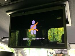 【フリップダウンモニター】大画面モニターで後席でもエンタメをお楽しみいただけます。小さなお子様にも大人気の装備です♪