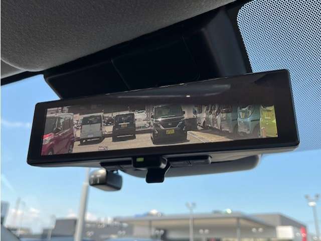 スマートルームミラー　後席に人が乗っていたり、荷物を沢山ん載せていてもしっかり後方視界を確保