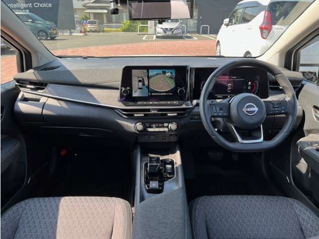 ドライバーのかたと助手席のかたが座るシートです。実際お座りいただくのが、分かりやすいと思います。お気軽にご来店ください！