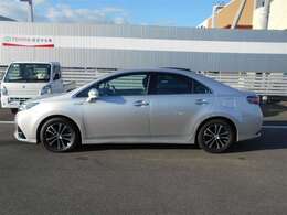 ナビ、フルセグ、バックガイドモニター、ETC、クルーズコントロール、障害物センサー