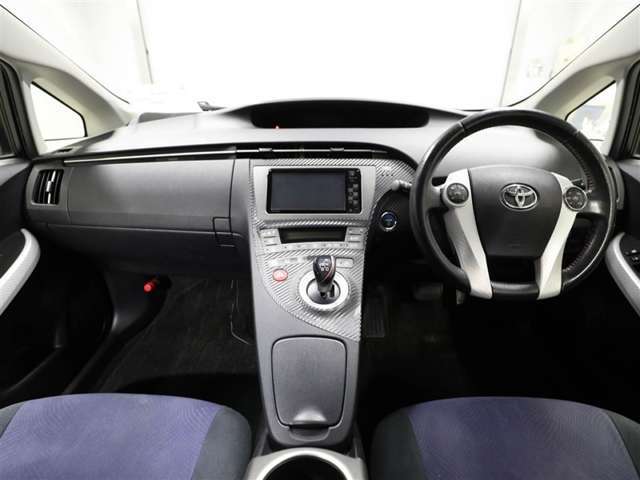 静粛性に優れた快適空間と静かな走りを実現。さらにEVモードではモーターのみでの走行でエンジン音や振動を感じさせない走りが楽しめます。