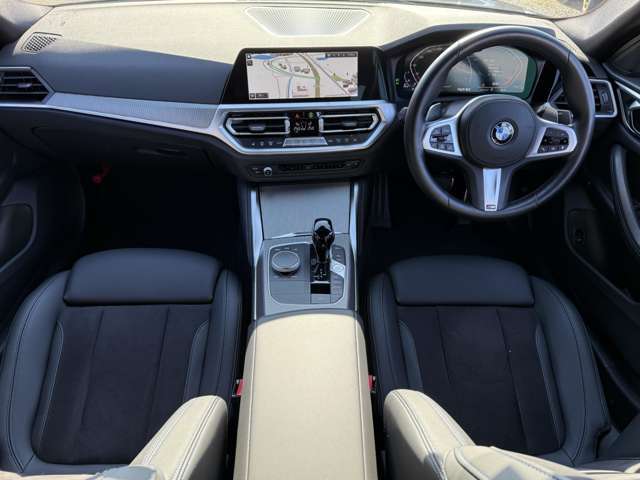 ハーフレザーパワーシートヒーター　アンビエントライト　AppleCarPlay対応　純正ナビ　インテリセーフ　リアカメラ　パワードリアゲート
