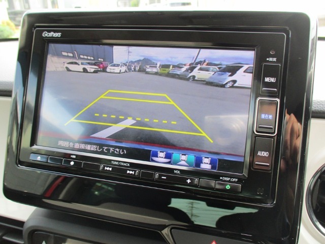 バックカメラの表示に対応しています。