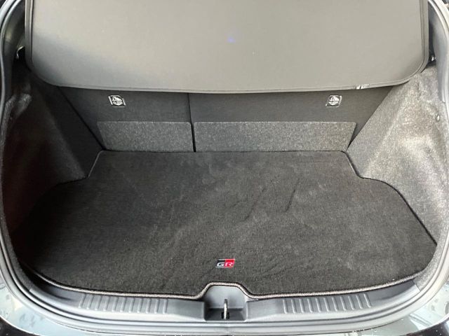 普段のお買い物や通勤、送迎等に十分な荷室スペースを確保しております。