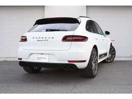 外装色はキャララホワイトメタリックです。