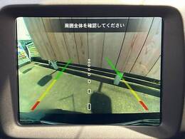 【カラーバックモニター】を装備しております。リアの映像がカラーで映し出されますので日々の駐車も安心安全です。