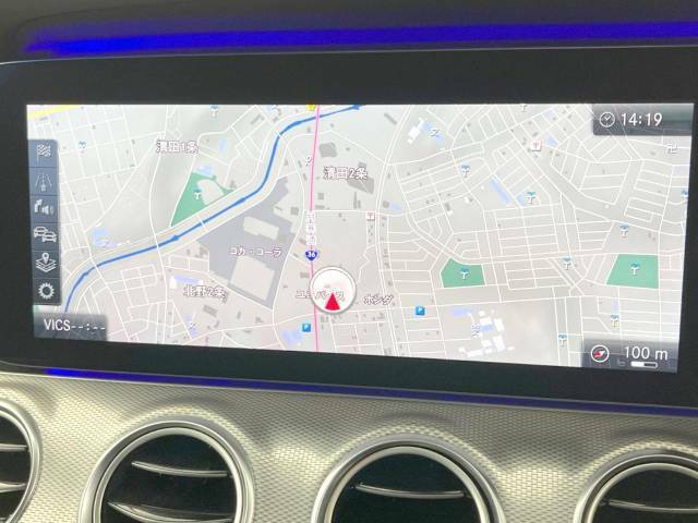 ●メルセデスベンツ純正ナビ:一体感のあるナビは、高級感ある車内を演出してくれます。オーディオ機能も充実しておりますので、運転もより楽しめます♪