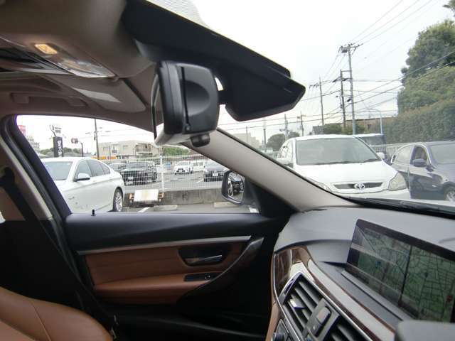 ナビ連動型のミラー型ETCを装備しております！