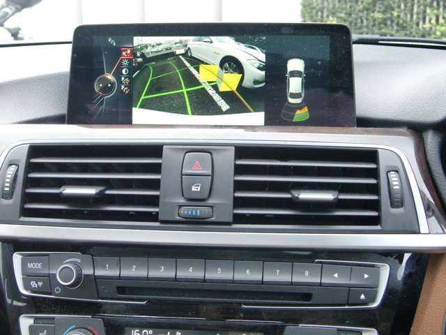バックカメラとバンパー内部にセンサーが内臓されておりますので、音とディスプレイで直観的に車庫入れをサポートしてくれます（＾＾