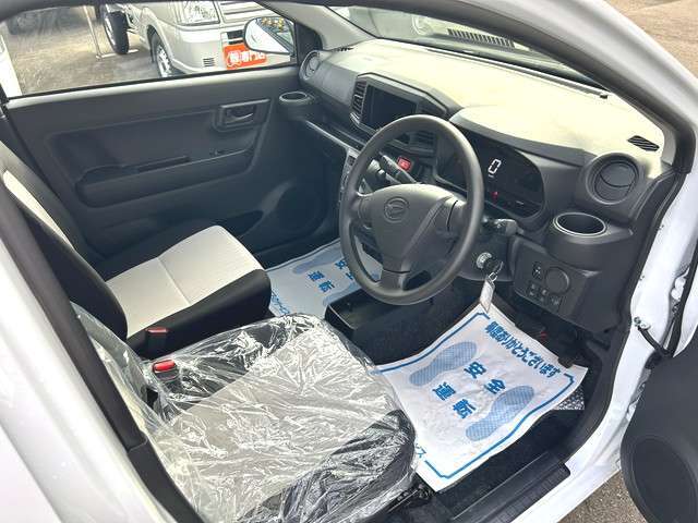 「車が壊れたらどうしたらいいの？」「事故の時ってどうするの？」クルマの事ってわからないことだらけ。でも、カーボならクルマのことはぜ～んぶおまかせ！わからない事があればすぐにカーボにご連絡を！