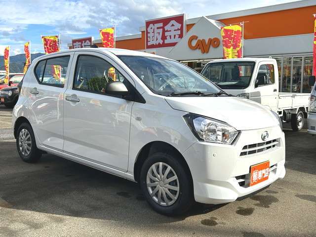 【届出済未使用車とは】自動車の分類では「新車」「中古車」この2種類しかありません。走行距離が100km未満かつ初度登録または初度届出された車両を「届出済未使用車」と呼んでいます。