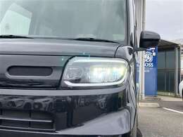 LEDヘッドライトです。デザイン性がよくとても明るいので、夜間の走行や悪天候でも安心です。しかも長寿命！