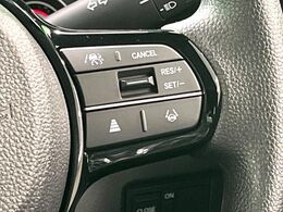 【アダプティブクルーズコントロール】高速道路での長距離走行が楽に！！自動で速度を保つクルーズコントロールが、衝突軽減システムと連携し、前方の車両を感知して車間を保つように速度調節してくれます！！