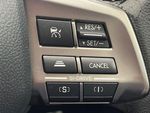 【全車速追従機能付クルーズコントロール】高速道路での長距離走行が楽に！！自動で速度を保つクルーズコントロールが、衝突軽減システムと連携し、前方の車両を感知して車間を保つように速度調節してくれます！！