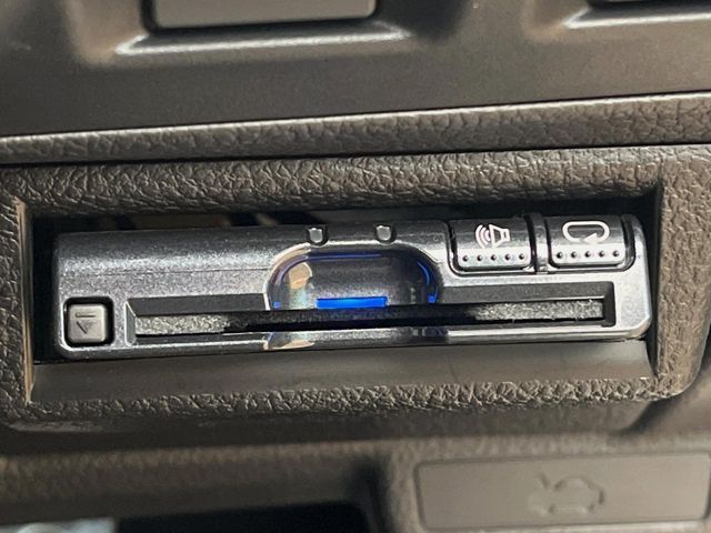 【ETC】高速道路の料金所をストレスなく通過！話題のスポットやサービスエリアに多い「スマートIC」利用時は必須のアイテムです。当店でセットアップを実施、ご納車当日からすぐにご利用いただけます！