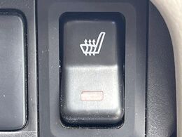 【シートヒーター】寒い日に重宝するシートヒーター！エアコンより早く温まってくれるので寒がりの人も安心ですね♪エアコンの温風は乾燥するから苦手、という方にもをおすすめです。