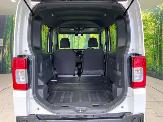 普段のお買い物や通勤、送迎等に十分な荷室スペースを確保しております。セカンドシートを倒すと、大きな荷物の積載も可能です♪