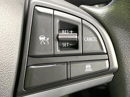 【アダプティブクルーズコントロール】高速道路での長距離走行が楽に！！自動で速度を保つクルーズコントロールが、衝突軽減システムと連携し、前方の車両を感知して車間を保つように速度調節してくれます！！