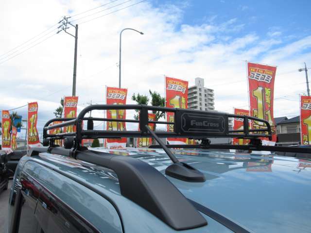 ルーフラックにには車名プレート付きです