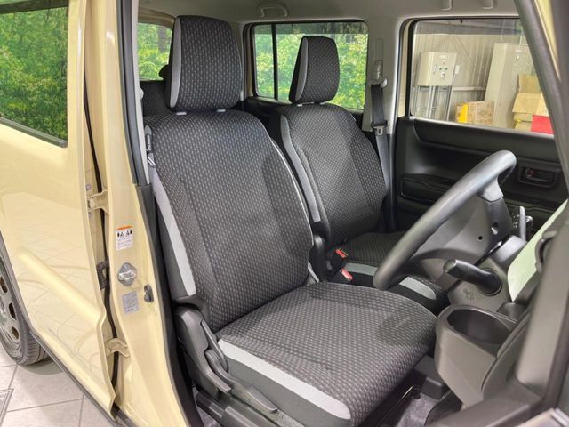 運転席シート廻りは使用感も少なく、良好な状態となっています。丁寧に使われていたことがよくわかりますね。