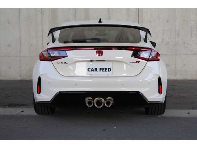 リヤガラス3面はプライバシーガラスになっております。