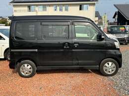 納車前の点検整備やアフターサービスもお任せください。経験豊富な国家資格を持った整備士がお客様のお車と真剣に向き合い、誠心誠意のメンテナンスを施します。安心してお乗りいただけます。