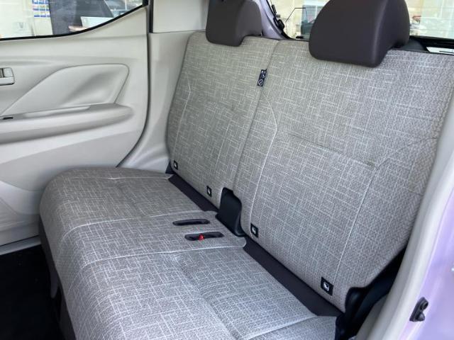 WECARSでは各商談席に大型モニターをご用意しております！見やすい大画面でゆったりと全国の在庫をご覧いただけます！是非ご来店お待ちしております！