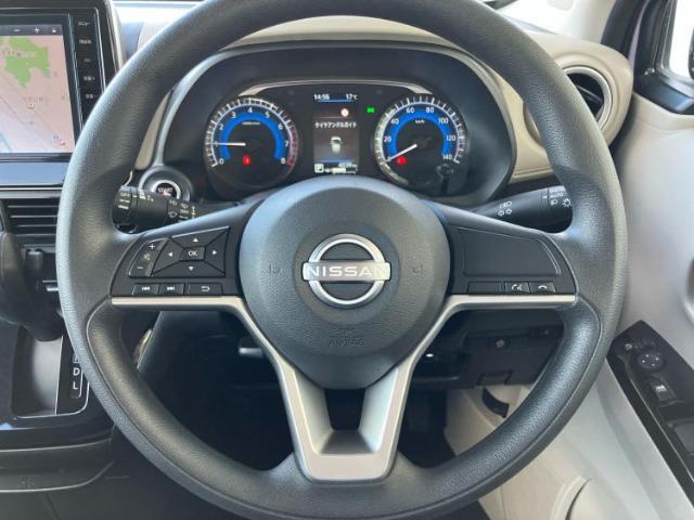 WECARSの展示場では実際に見て、触ってお車をお選びいただけます！知識の豊富な営業スタッフが様々なカーライフをご提案いたします！