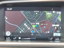 ●純正ナビ:一体感のあるナビは、高級感ある車内を演出してくれます。Bluetooth再生などオーディオ機能も充実しておりますので、運転もより楽しめます♪