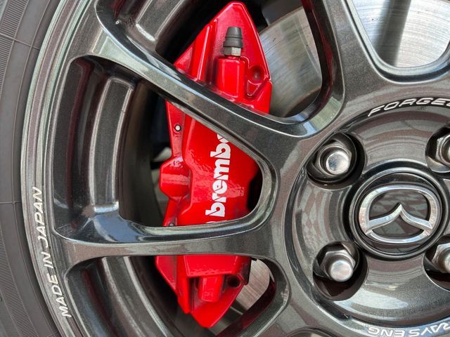 【Brembo製レッドブレーキキャリパー】