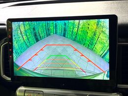 【バックカメラ】駐車時に後方がリアルタイム映像で確認できます。大型商業施設や立体駐車場での駐車時や、夜間のバック時に大活躍！運転スキルに関わらず、今や必須となった装備のひとつです！