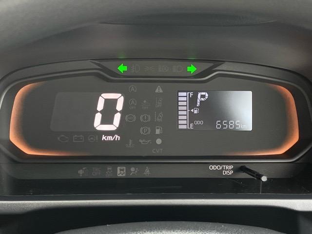 文字が大きく、とっても見やすいメーターです☆ディスプレイがグリーンに光ると、燃費の良い運転をしている証拠です（＊＾＿＾＊）