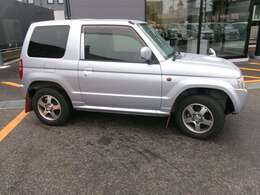 弊社の車は三菱認定中古車で1年間の保証付です。全国の三菱ディーラーで保証修理が受けられます。詳しくは弊社スタッフにお問合せ下さい。