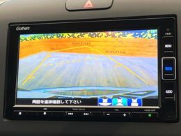【バックカメラ】駐車時に後方がリアルタイム映像で確認できます。大型商業施設や立体駐車場での駐車時や、夜間のバック時に大活躍！運転スキルに関わらず、今や必須となった装備のひとつです！