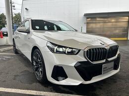 綺麗なボディを長く保つ為、ヤナセオリジナルボディーコーティング！全4種類、お気軽にご用命を。輝きが強い撥水性コーティングの【ヤナセパールフィニッシュ】。深い艶と玉の水弾きで屋内保管のお客様にオススメ！